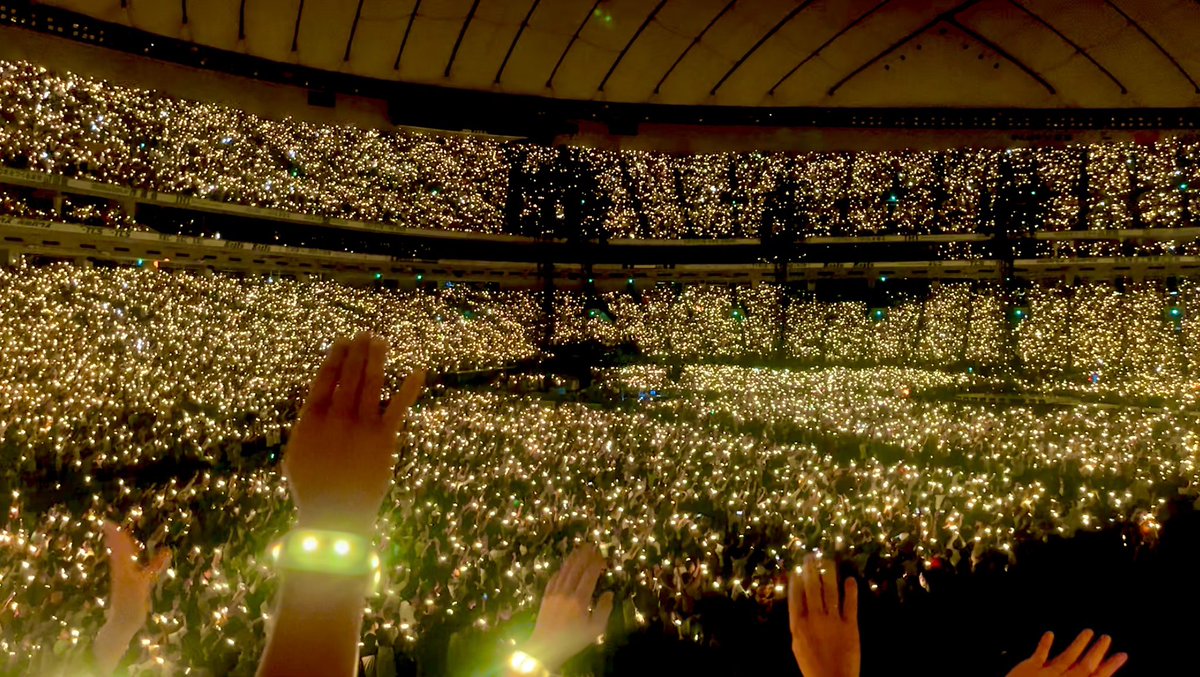 Coldplay1日参戦しました🥺
見切れすぎる席だったけど景色最高でした
皆さん輝いてましたよ

~yellow~