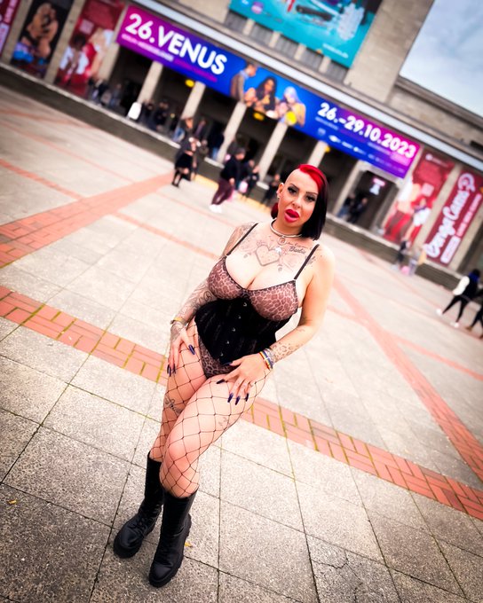 Guten Morgen meine S&uuml;&szlig;en&hellip; so langsam habe ich mich erholt und bin wieder voll f&uuml;r euch da! Ich m&ouml;chte<a href="/tag/thursday"class="tags"><span>#thursday</span></a><a href="/tag/inked"class="tags"><span>#inked</span></a><a href="/tag/saturdaynight"class="tags"><span>#saturdaynight</span></a><a href="/tag/berlin"class="tags"><span>#berlin</span></a><a href="/tag/chill"class="tags"><span>#chill</span></a>