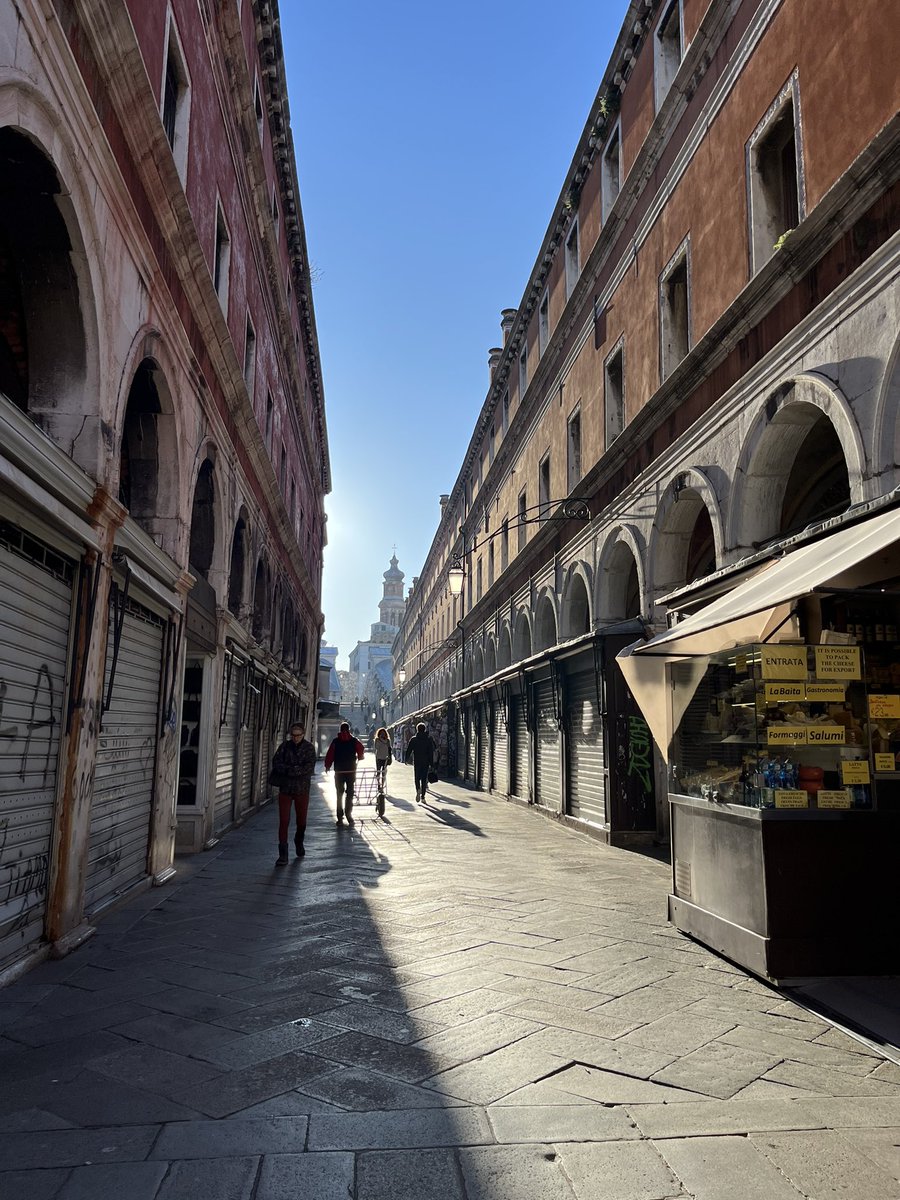 ortyzapple's tweet photo. La luce soffusa di #novembre #venezia prima delle invasioni
#adayoff 😉 https://t.co/TflfvrRPv1