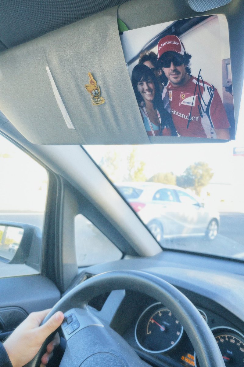 los hay que llevan en el coche estampitas de vírgenes. mi padre lleva esto. 💥 @alo_oficial no digo na y lo digo tó. #ídolo #dios #f1