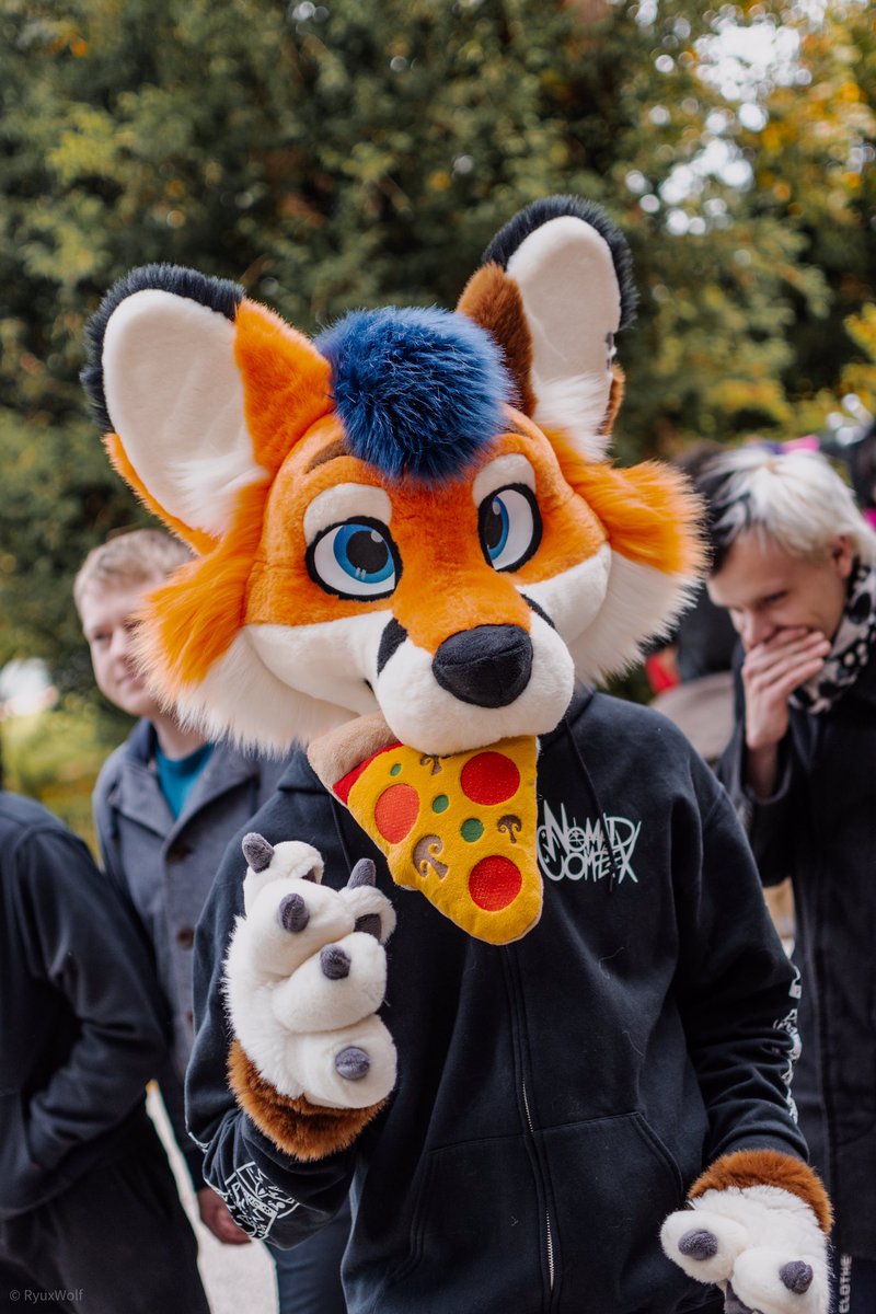 BamexFox's tweet photo. Yummy pizza!
Catch me if you can and you might get a bit of it!
📷@RyuxWolf
🪡@WildDogWorks
📍@MuenchnerFurs #MünchnerFursuitwalk
#suitwalk #furry #fursuit #MSW11 #WildDogWorksWednesday #FursuitFriday https://t.co/jNCS72NRXl