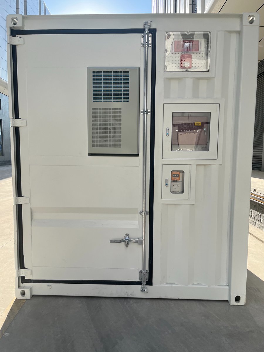 EnergyMK389643's tweet photo. #MKProduct An energy storage container photographed in natural light -- The #energystorage system can be used in a variety of harsh environments, making it a popular choice for energy storage in many factories and enterprises.👏 #lithiumbatterypack #batterymanagementsystems https://t.co/rOR9utWVN9