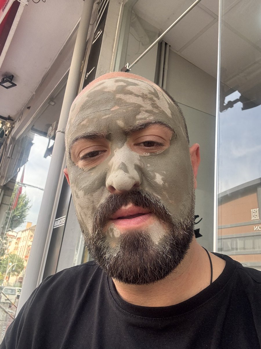 Erkekler bu maskeden sonra cildinin yenilendiğine inanır gün boyunca bred pit gibi dolaşır