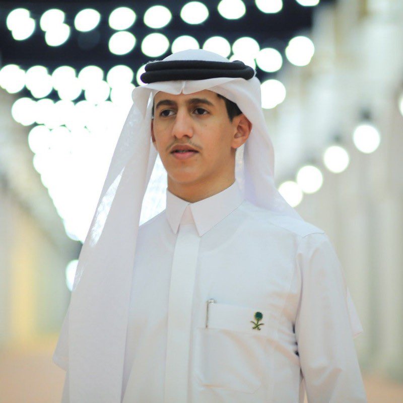 مهند الفيصل: 

"أعرف عائلة يدعون على أبوهم حي وميت، كانوا عايشين بفقر لدرجة أمهم تاخذ ملابس من أخواتها.. صدفة لقوا في حساب أبوهم 800 مليون ريال!"
