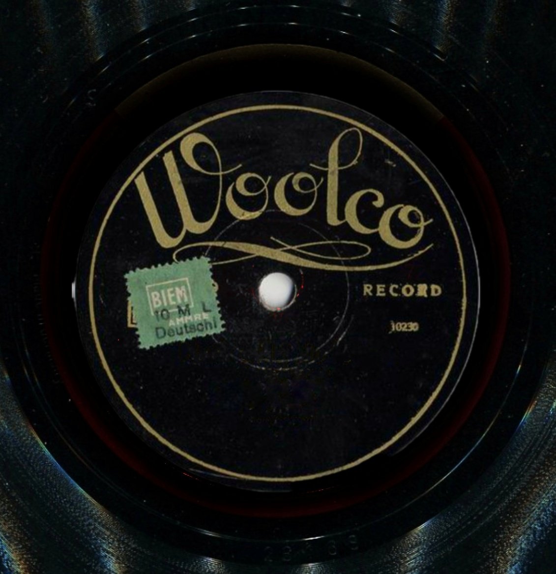 kukud0ll's tweet photo. Slow reveal...
This is the vinyl label backdrop for the next single, 'Dirnenleid'. I thought it meant 'whore's song' but Google translates as 'Whore's suffering', which is more poetic I guess!
#78rpm #shellac #phonogram #woolco #Retro #1920s #jazzage #cabaret #weimar #berlin https://t.co/jI5EaAlent