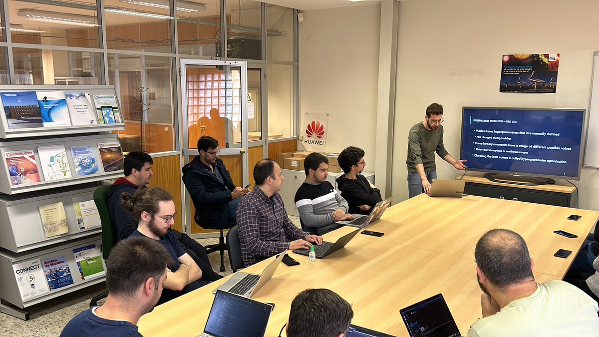ATNoG_ITAv's tweet photo. Smaller room today, but still packed to listen to Rafael Teixeira talk about his on going research on Machine Learning https://t.co/0wF9cdlfTL