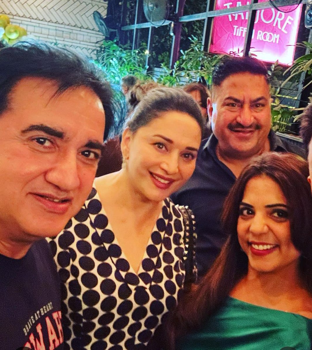 SoSweetMadhuriG's tweet photo. My sweet ma'am 😘🤗
N Sir ji 🙏🖤
keep smiling always 🙏🖤🥰Both of love 🙏🥰
@MadhuriDixit 
@DoctorNene #MadhuriDixit
#DrNene
#SweetSmile https://t.co/VfjrUayiCu