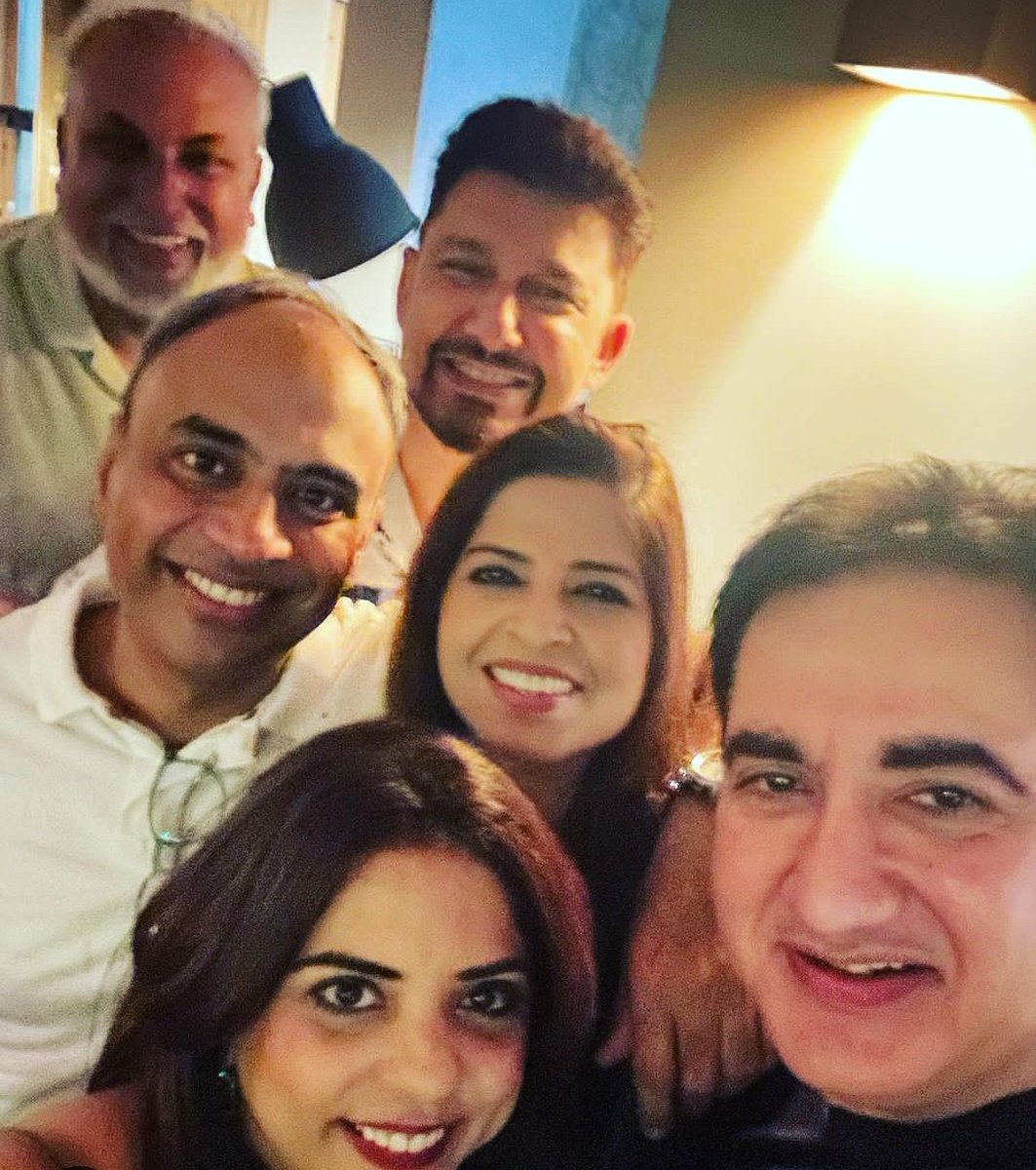 SoSweetMadhuriG's tweet photo. My sweet ma'am 😘🤗
N Sir ji 🙏🖤
keep smiling always 🙏🖤🥰Both of love 🙏🥰
@MadhuriDixit 
@DoctorNene #MadhuriDixit
#DrNene
#SweetSmile https://t.co/VfjrUayiCu