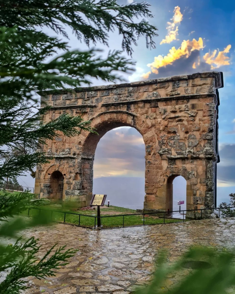 Soriaestademoda's tweet photo. ¡Una excursión de lo más completa por el sur de Soria!
Si te organizas bien, en un sólo día podrás ver lugares tan espectaculares como:
▫️Somaén
▫️Medinaceli
▫️Santa María de Huerta
▫️Monteagudo de las Vicarías
#soria #soriaestademoda #turismo #españa #castillayleon @CyLEsVida https://t.co/voXLCaYmsm
