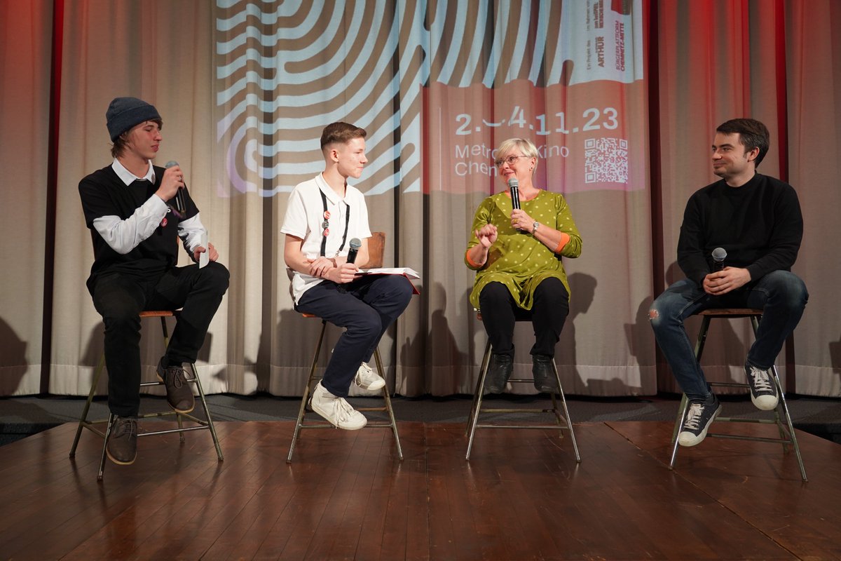 Rückblick auf den dritten Tag des PERSPEKTIVEN Menschenrechte-Filmfestival mit unseren Partner*innen vom Kino Metropol und Kulturhaus Arthur, sowie unserer tollen Jugendjury!  

📸 (c) Isabell Scheithauer