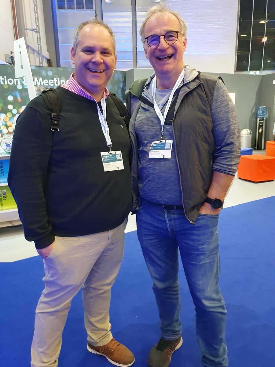 KommONE_AoeR's tweet photo. Begegnungen auf der #SCCON 🤝
Unser Vorstandsreferent Frank Oechsle traf in Berlin auch auf Stefan Krebs, den Chief Information Officer des Landes Baden-Württemberg. https://t.co/75kasl4nQB