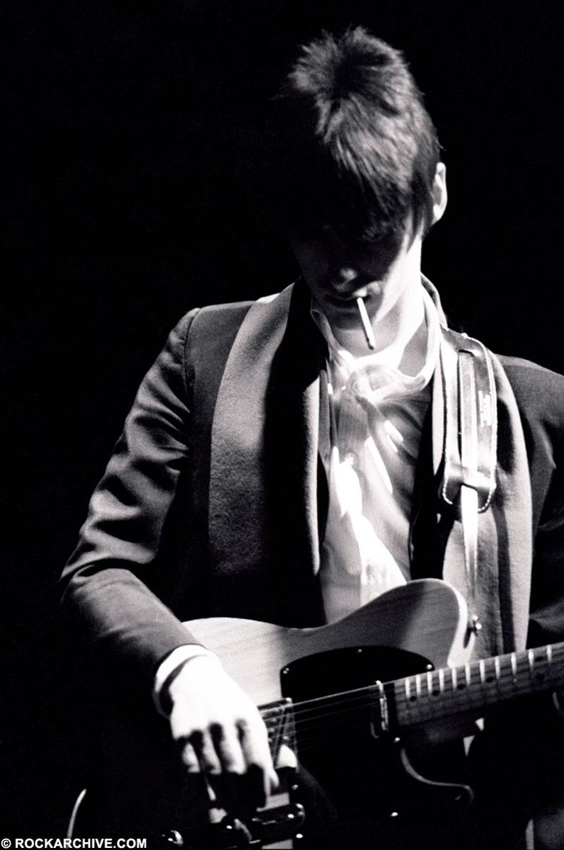 MrsOblivious's tweet photo. 'Fun lasts for seconds, love lasts for days but
But you can't have both
And I'm different now but I'm glad that you're my girl'
#TheJam #WellerWednesday #ButImDifferentNow
https://t.co/9m5eoWwWd6 https://t.co/ij71qNOnKu
