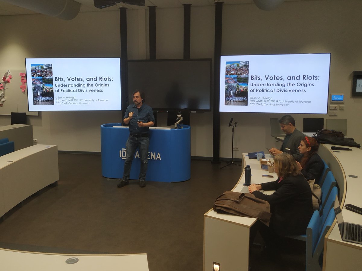 hcomp_conf's tweet image. 🎙️ We started the morning with our third panel session at #HCOMP2023 and #CI2023. Our first panelist, @cesifoti from @Univ_Toulouse is presenting &quot;Bits, Votes, and Riots: Understanding the Origins of Political Divisiveness&quot; to a very engaged audience!