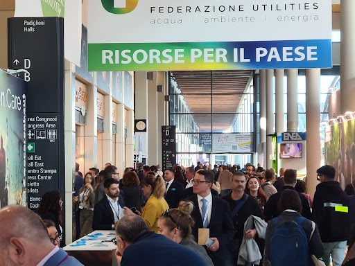 infocamere's tweet photo. 🔄 Stiamo lavorando per rendere la digitalizzazione la chiave dell'efficienza aziendale
🌟 Vieni allo stand 101 di @Ecomondo e scopri come il Servizio di Collegamento delle Imprese alla #PDND semplifica il tuo lavoro e integra l'#innovazione nella tua impresa
#Ecomondo23 https://t.co/ez6ZFXx6IR