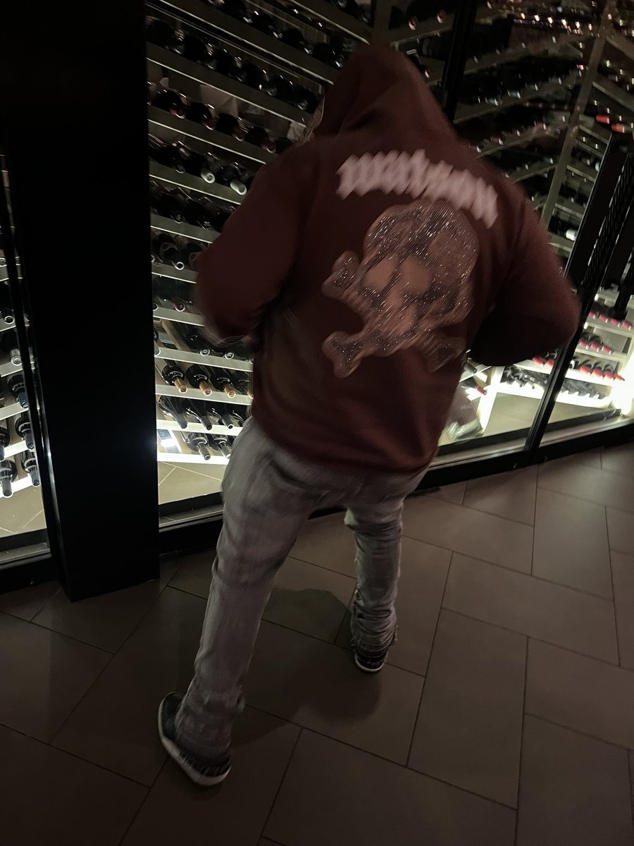 herpradaa's tweet photo. I’m the flyest 🎸⭐️ https://t.co/AYNAOByKRP