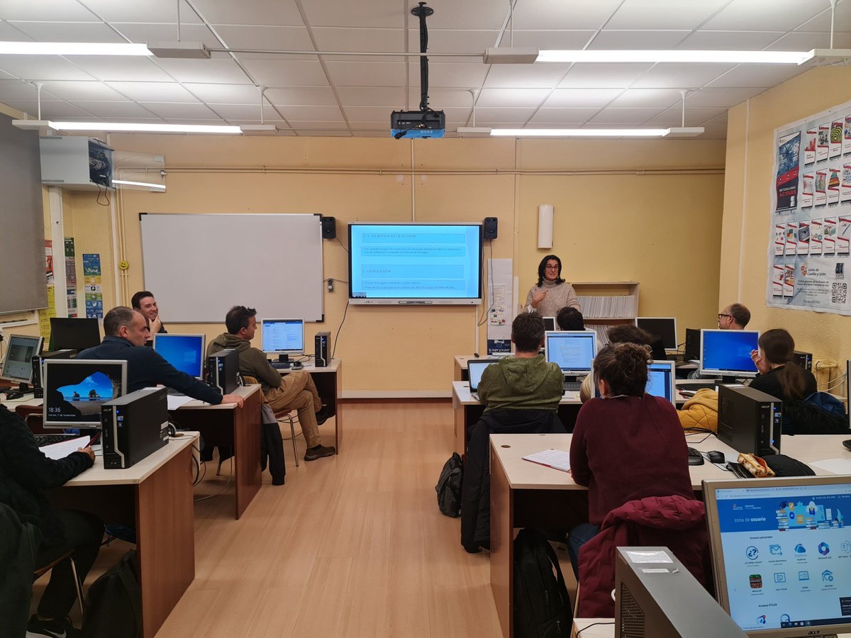 CFIEdeSoria's tweet photo. 💻Diego y Raquel, mentores digitales nos ayudan a actualizar y mejorar nuestro Plan TIC de centro🏫, gracias por esta jornada tan interesante #CSplantic #CompDigEdu_SO @educacyl #formacionCyL #PlanTIC https://t.co/hF3SGQjlwS