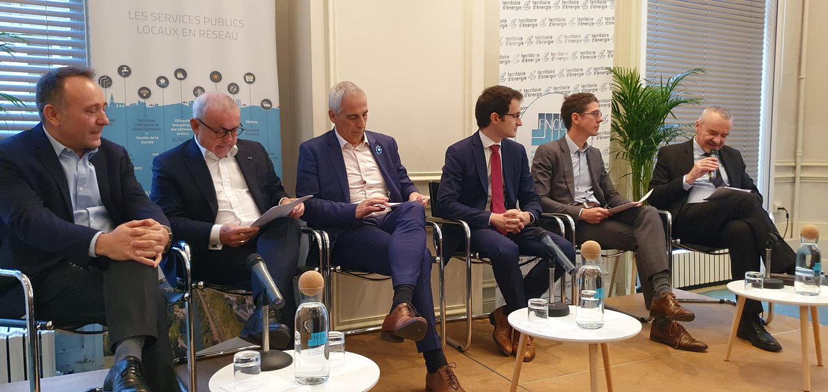 Début de la 1ere TR du colloque <a href="/fnccr/">FNCCR</a> <a href="/AFDENergie/">AFDEN-Association Française de Droit de l'ENergie</a> "Notre futur énergétique est-il contraint par le cadre de la loi #APER ?"

Avec les interventions de P. Sokoloff (<a href="/fnccr/">FNCCR</a>), <a href="/Jean_LucFUGIT/">Jean-Luc FUGIT</a> (Conseil supérieur de l'énergie), <a href="/MDerdevet/">Michel Derdevet</a> (<a href="/Confront_Europe/">Confrontations Europe</a>), <a href="/CedricBoissier/">Cédric Boissier</a> (<a href="/enedis/">Enedis</a>),