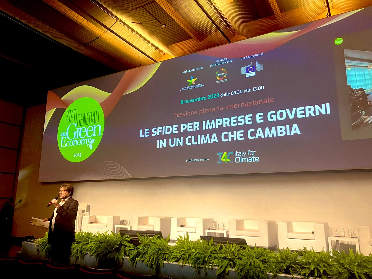 Silverbackgtc's tweet photo. Tra pochi minuti al via la sessione plenaria internazionale di apertura della seconda giornata degli #statigreen23 seguite la diretta su https://t.co/uv8Qx0yppm @ItalyforClimate @CircularNetwork @statigreen @susdefItalia https://t.co/OY6rr9i3Ym