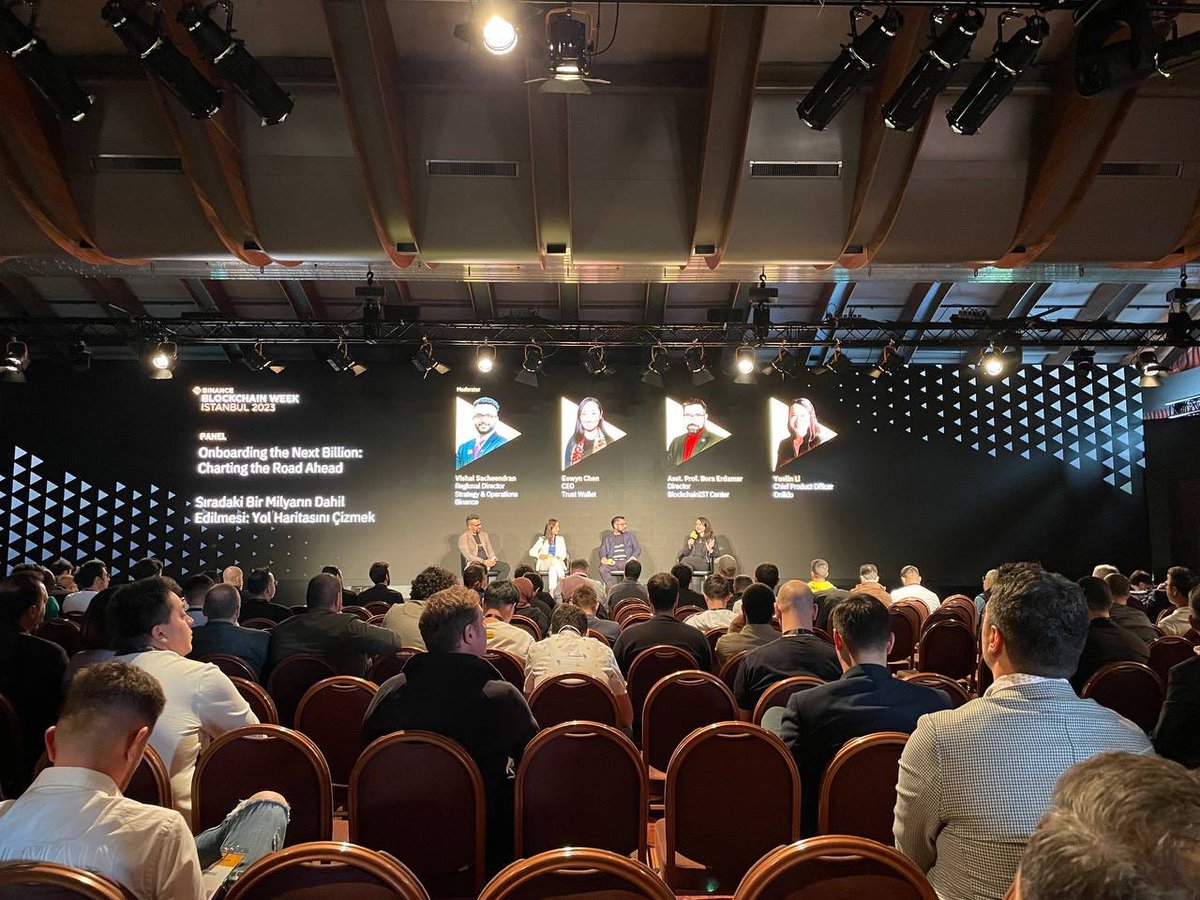 omchainio's tweet photo. We are at the #BinanceBlockchainWeek , come meet us!

#Omchain🖇️ 

@OsmanKuzucu https://t.co/5QSfiZHBj5