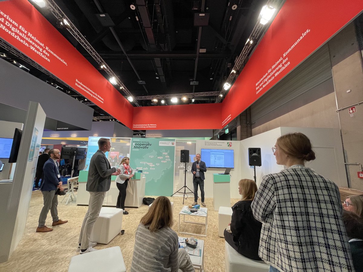 KDN_NRW's tweet image. Tag 2 der #Scoon23 läuft. Heute hat Costa Stucken, #KDN die Speakers' Corner mit einem Vortag zu Beteiligung NRW eröffnet. Wir freuen uns auf den Austausch. ⁦@SmartCountryCon⁩ ⁦@MHKBD_NRW⁩