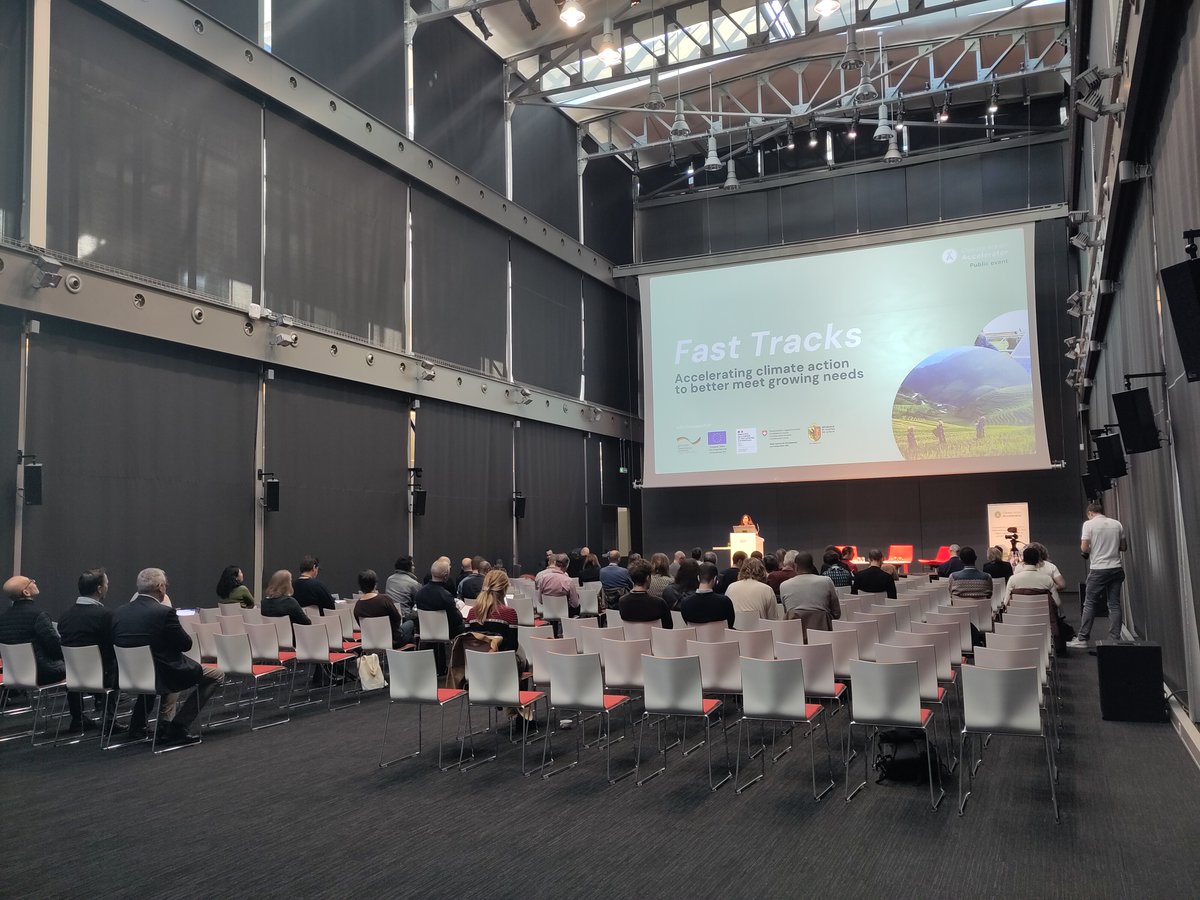 Just started our event <a href="/CampusBiotech/">Campus Biotech</a> in Geneva! #FastTracks accelerating #ClimateAction 

Opening by our DG, Bruno Jochum, and Director for Public Policy Engagement, <a href="/BeaGodefroy/">Beatrice Godefroy</a> 

climateactionaccelerator.org/events/fast-tr…