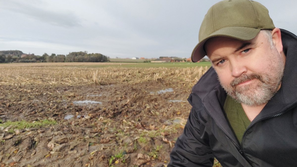 history_hand's tweet photo. After moderate rain fall the last couple of days this is what the fields around Passendale look like. Imagine what the ground here would have been like after days of rain with no drainage #passendale #Passchendaele #ww1 #ypres https://t.co/7nKJec2gjT