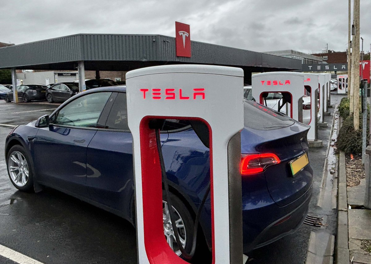 Y__Tesla's tweet image. Big shoutout to the Nottingham @Tesla Service -
⚡️ great customer care, friendly staff, and while waiting for my car to be checked, I was enjoying the view from my temporary office:)

#tesla #teslamodely #tesladesign #teslanottigham #teslauk #teslaservice