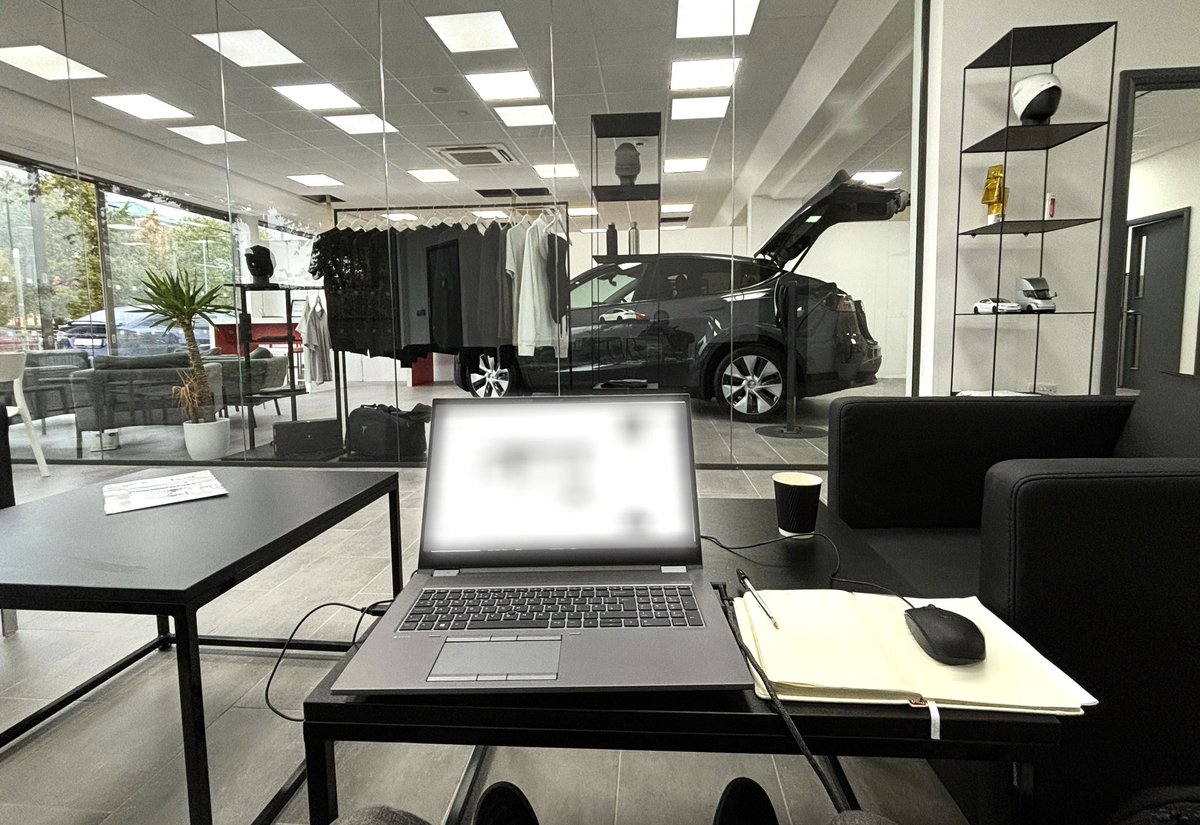 Y__Tesla's tweet image. Big shoutout to the Nottingham @Tesla Service -
⚡️ great customer care, friendly staff, and while waiting for my car to be checked, I was enjoying the view from my temporary office:)

#tesla #teslamodely #tesladesign #teslanottigham #teslauk #teslaservice