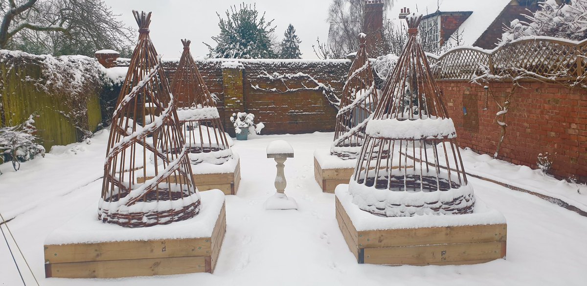 A busy week so far delivering 100+ #Willow #obelisks to a customer in Yorkshire. Standard sizes 0.8-2.0m x 30cm diameter. Prices from £19.99 <a href="/OnlyBespokeUK/">Only Bespoke</a> sizes up to 3.0m tall&amp; 1.1m diameter #gardening all certified by <a href="/SoilAssociation/">Soil Association</a>