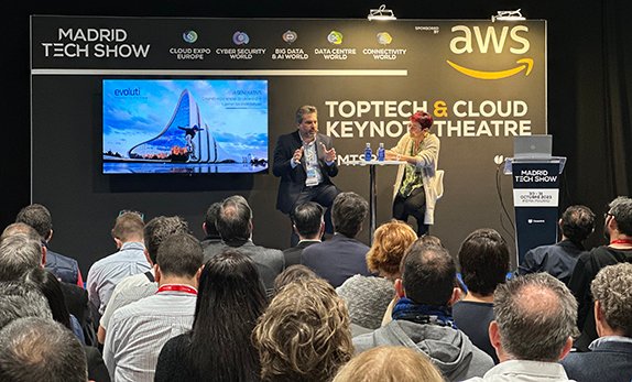 manuvazal's tweet photo. ¿Puede la #InteligenciaArtificial generativa ayudar a las #empresas a ofrecer un servicio a sus clientes que supere cualquiera de sus expectativas? En una charla que compartí con Mario Reiter, de Evolutio, en @MadridTechShow respondió a esta pregunta.🔰
https://t.co/na0Oh2wDb8 https://t.co/SYjHY7XJJb