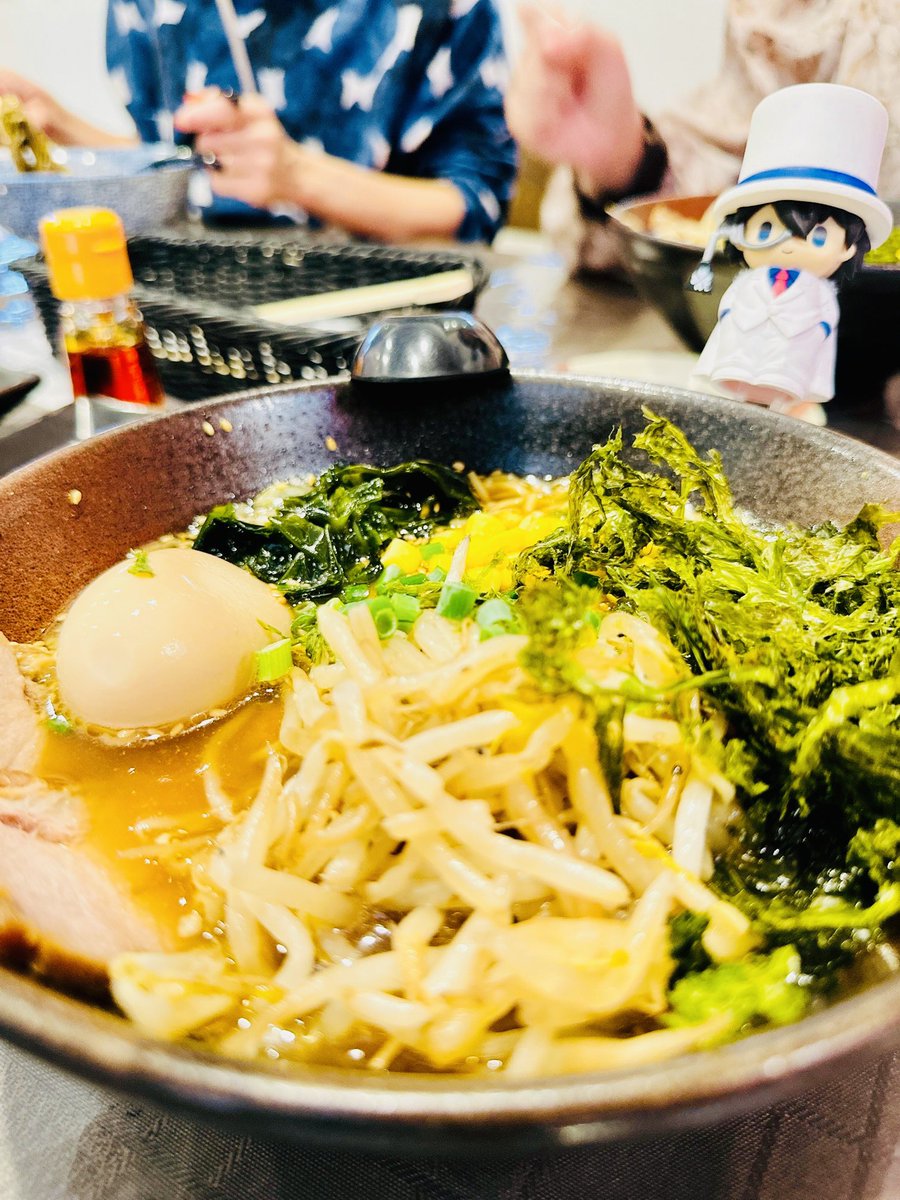 AnglerPopeto's tweet photo. 八丈島の『居酒屋創菜　英凛』に怪盗キッド参上🃏

本格中華の美味しいランチ堪能😋🥢🐴

1枚目、黒ごまタンタンメン
2枚目、塩���子
3枚目、英凛ラーメン
4枚目、焼餃子

お店情報はこちら
https://t.co/LUAVzG4fVL

#英凛
@conan_movie
@conan_file
#名探偵コナン
#黒鉄の魚影 
#怪盗キッド
#黒羽快斗 https://t.co/1QBKZOExaw