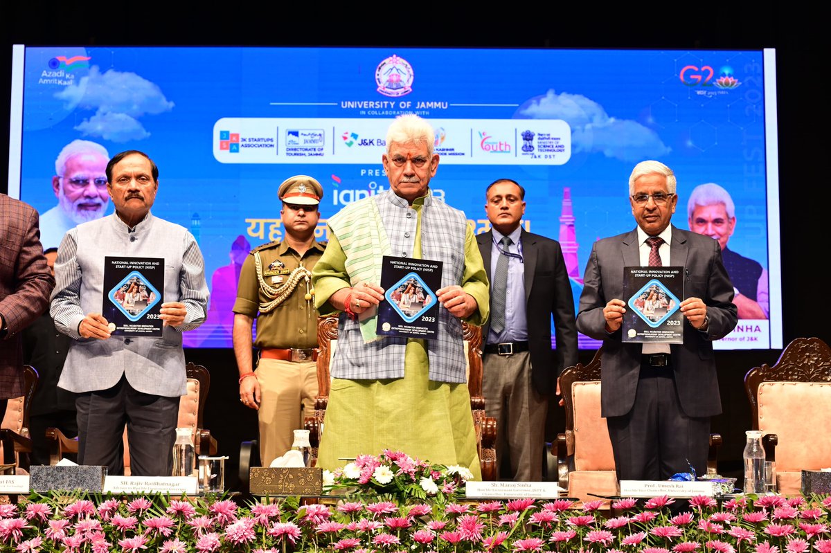 OfficeOfLGJandK's tweet photo. Inaugurated 'Igniter' biggest Start-up festival of J&amp;K UT, organised by Jammu University in collaboration with J&amp;K Start-up Association, Tourism Dept, J&amp;K Bank and J&amp;K Rural Livelihood Mission. The mega event has brought together various stakeholders &amp; investors on one platform. https://t.co/FZt2WkLbcU