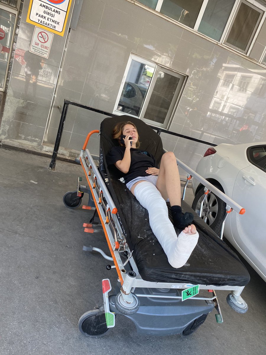 Tırnağın mı kırıldı güzelim çok üzüldüm