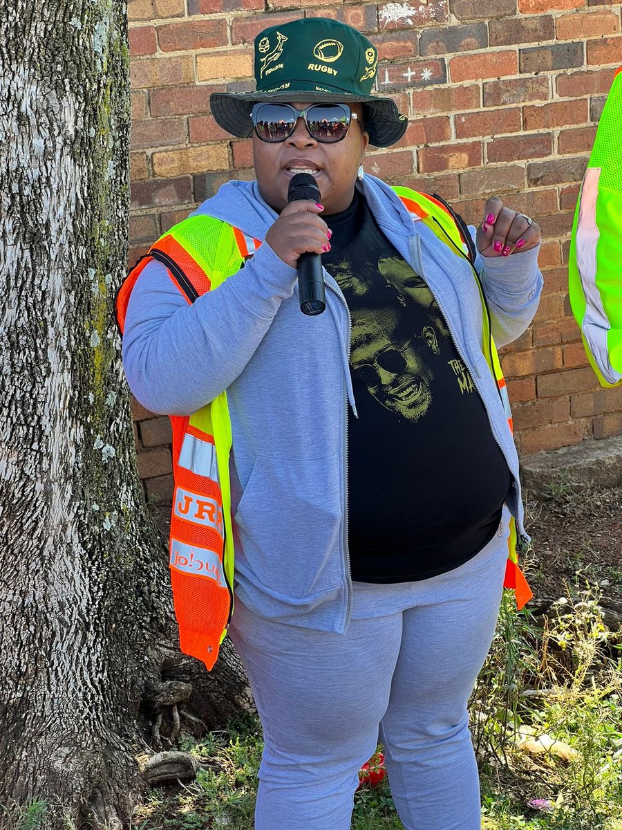 Eunice_Mgcina's tweet photo. As CoJ Acting Executive Mayor, my morning started in Region D together with MMC @Loyiso_Masuku, MMC @LubaMagwentshu , MMC @ennie_makhafola and City Manager for our weekly Accelerated Service Delivery programme.
#AcceleratedServiceDelivery
#DevelopmentPlanningCoJ
#DevPlanCoJ https://t.co/1ZOCbNiVC9