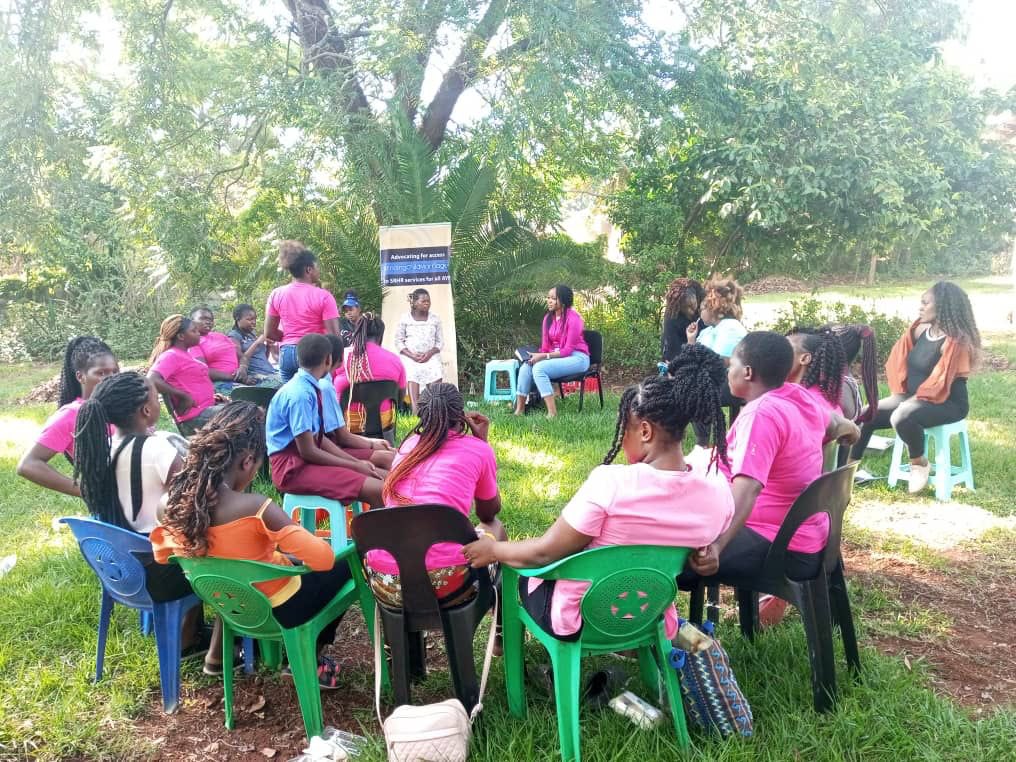 Our HVF in Zimbabwe @chrystalbonxo had the opportunity to visit ROOTS Africa in Mazowe. ROOTS Africa is addressing Gender Based Violence, Early Child Marriages and access to SRHR services through the use of the Nhanga sessions…