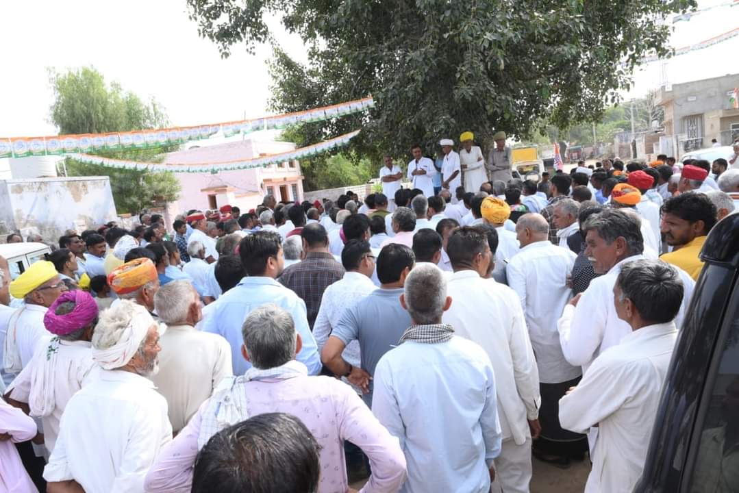 जनसेवा का संकल्प
कांग्रेस ही विकल्प

ग्राम गरदेज्या बासनी, चौमू, शिवनगरी और पालोट में जनसंपर्क कर कांग्रेस के पक्ष में मतदान करने की अपील की। अपार स्नेह और आशीर्वाद के लिए सभी ग्रामवासियों का बहुत बहुत आभार।

#कांग्रेस_फिर_से
