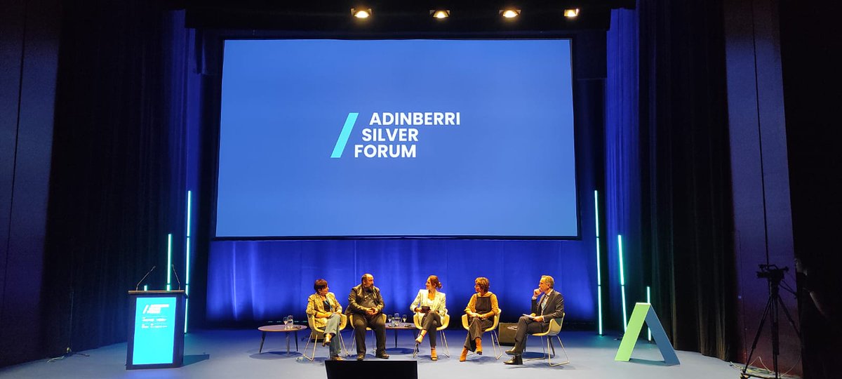 AdinberriFund's tweet photo. 🗣@MaitenaSalinas da paso a Julia Salcedo (@ILUNION), Xabier Sanz (@DonostiakoOsp), Bakarne Etxeberria (#Hurkoa) y Pablo Rubio (@c_residencial), para iniciar la mesa redonda “Tendencias para la transición hacia nuevos modelos de #atención y #cuidados”

#AdinberriSilverForum2023 https://t.co/fe511bjtp4
