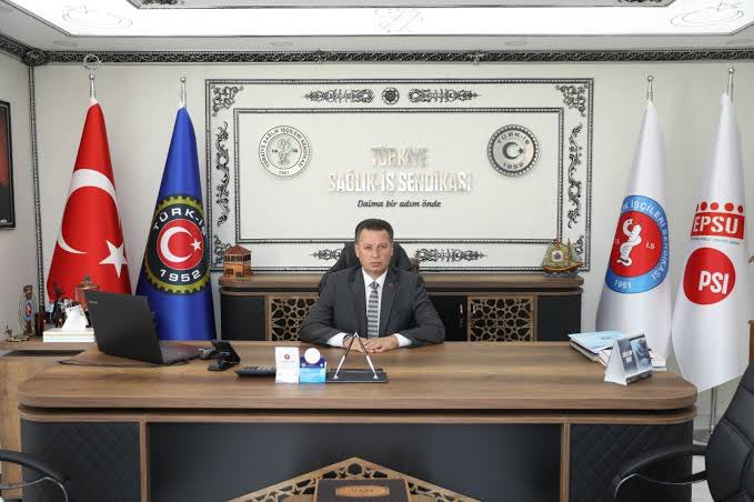 Sn büyüğümüz <a href="/HakanToy06/">Hakan Toy🇹🇷</a> sizlerde biz gibi Bilgi işlem olarak görev yaptınız ne zor şartlarda çalıştığımızı biliyorsunuz eski bir meslektaşımız olarak Sn başkanım sizlerden güçlü bir destek bekliyoruz Hastane bilgi yönetim sistemi çalışanları TAŞERON kalmasın <a href="/turkiskonf/">TÜRK-İŞ</a>