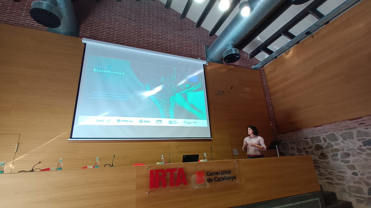 Neus Puy presents the results and the #biorefinery from our project in the workshop of the strategic initiative at <a href="/irtacat/">IRTA</a>, and talks about valorization
of lignocellulosic biomass through advanced thermochemical processes #Medwoodchemlab, #bioeconimy, <a href="/ctforestal/">CTFC</a>