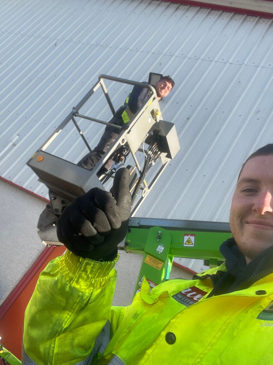 BSASecAndFire's tweet photo. Hoist work to replace some CCTV cameras, for two of our engineer's yesterday. At least they had better weather than today! 
.
Good work guys! 🤩💪
.
#hoistwork #CCTV #teamwork #securitysafetyexcellence #supportlocal #localbusiness #suffolk #Norfolk https://t.co/CjgpWmMQDy