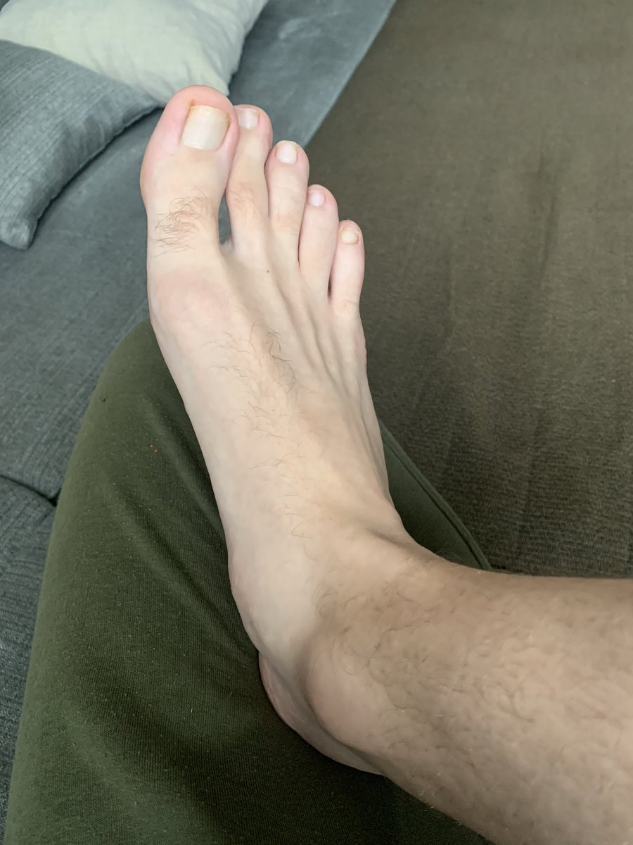 davidsm0404's tweet photo. #feet https://t.co/bl7WLWkr5I