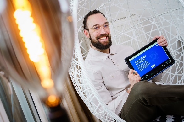 Vul de Technologie Kieswijzer 2023 in! <a href="/vanBelkom/">Rudy van Belkom</a> gaat, net als bij de verkiezingen in 2021, de resultaten analyseren en hierover publiceren. "Want digitale zaken moeten ook ná de verkiezingen worden meegenomen in het formatieproces” ap.lc/bNHza