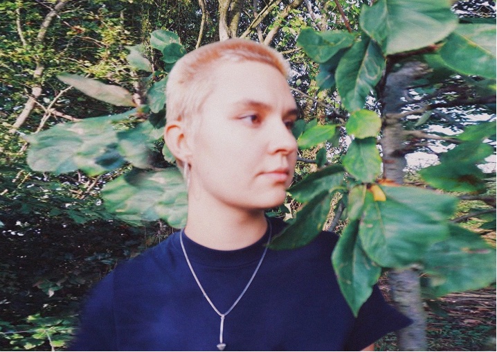 ClashMagazine's tweet photo. Aspects of Jai Paul, post-dubstep production, and Tirzah levels of inquisition mingle on bonsi's new single 'Four Faces' - 

https://t.co/u7hkomsKyn https://t.co/bkix0XYJnh