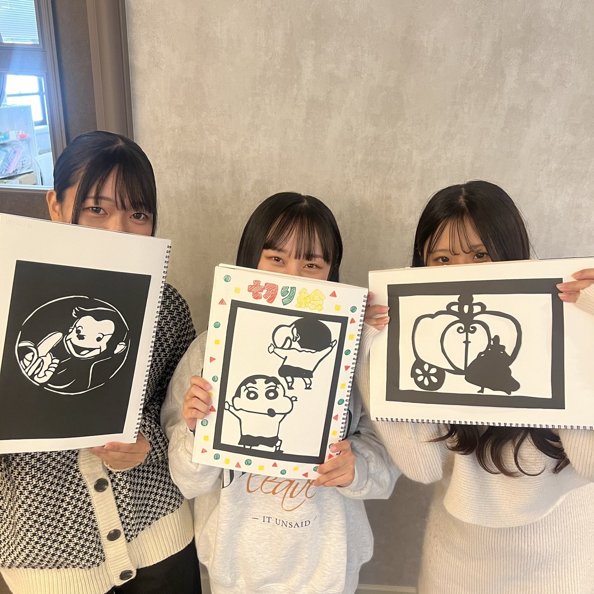 kc_sanko's tweet photo. 切り絵に挑戦✂️🌟

保育科2年生たちです🦊🤍
造形表現でとっても可愛いキャラクターを作っていました🐢🐢🐢
クオリティが高くて、びっくりびっくりでした👀

実技の授業は、やっぱり楽しい🎨✂️✒️✏️

みなさんだったらどんな切り絵作りますか？？🦭🤍 https://t.co/fsuad6r8eq