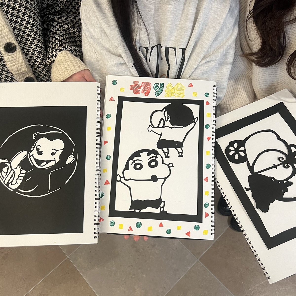 kc_sanko's tweet photo. 切り絵に挑戦✂️🌟

保育科2年生たちです🦊🤍
造形表現でとっても可愛いキャラクターを作っていました🐢🐢🐢
クオリティが高くて、びっくりびっくりでした👀

実技の授業は、やっぱり楽しい🎨✂️✒️✏️

みなさんだったらどんな切り絵作りますか？？🦭🤍 https://t.co/fsuad6r8eq