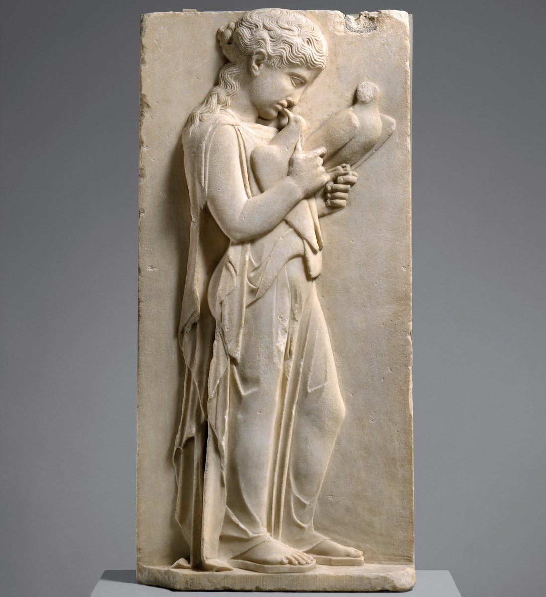 #ReliefWednesday Greek marble grave stele of a girl ~ c. 450-440 BCE Every child is precious. This stele memorialising a lost girl who loved doves is heart wrenching for the beauty and the grief conveyed. 🏛 The Met, 27.45