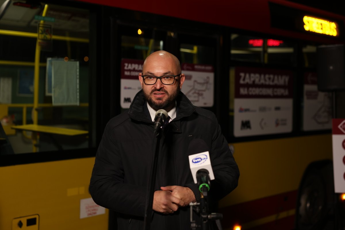 Streetbus wraca na wrocławskie ulice!

Osoby znajdujące się w kryzysie bezdomności mają okazję nie tylko ogrzać się w nim, ale także zjeść ciepłą zupę i otrzymać potencjalną ścieżkę pomocy!

Więcej szczegółów: mpk.wroc.pl/streetbus-po-r…