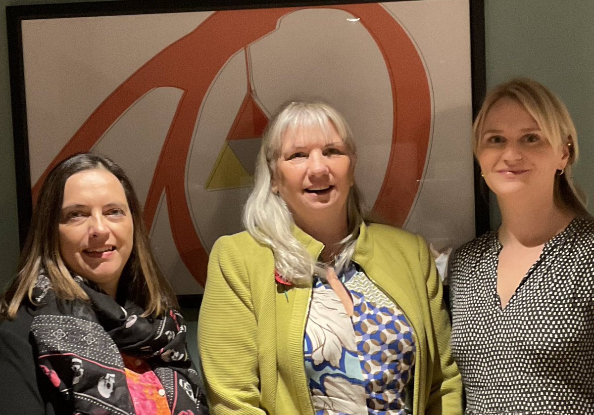 MYradres's tweet image. World collide today with #advancingpractice2023 and #respectradiographers happening simultaneously 
But also speaking at #bsir2023 gives me chance to meet in person 2 accredited AP rads I have supported through the ePortfolio @wonder_wife @CESmith91