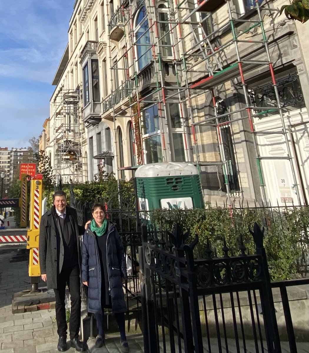 ADressel's tweet photo. Vor der #Finanzministerkonferenz in Brüssel haben @MonikaHeinold & ich uns ein Bild vom Stand der Sanierung unseres gemeinsamen #HanseOffice von @Senat_Hamburg & @Land_SH gemacht, die unser Landesbetrieb LIG steuert. Bald erstrahlt das Haus in neuem Glanz! https://t.co/vmdD9AEucm
