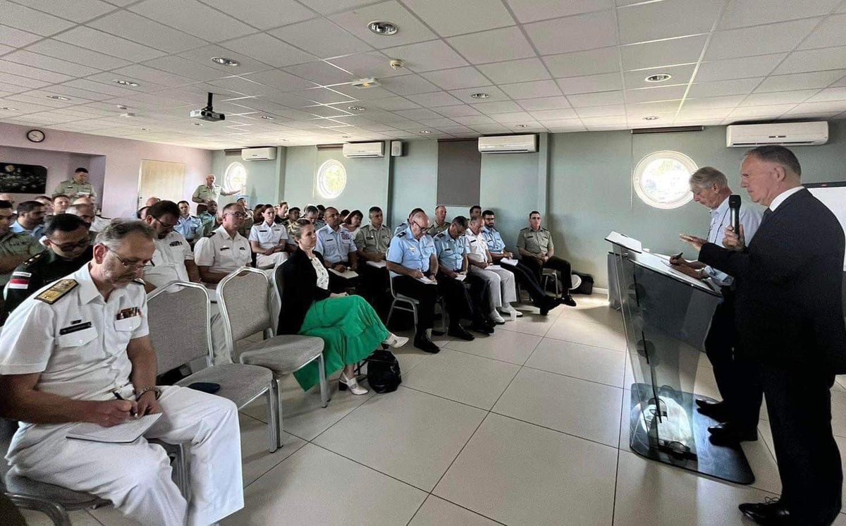 Felicity Roxburgh tweet media